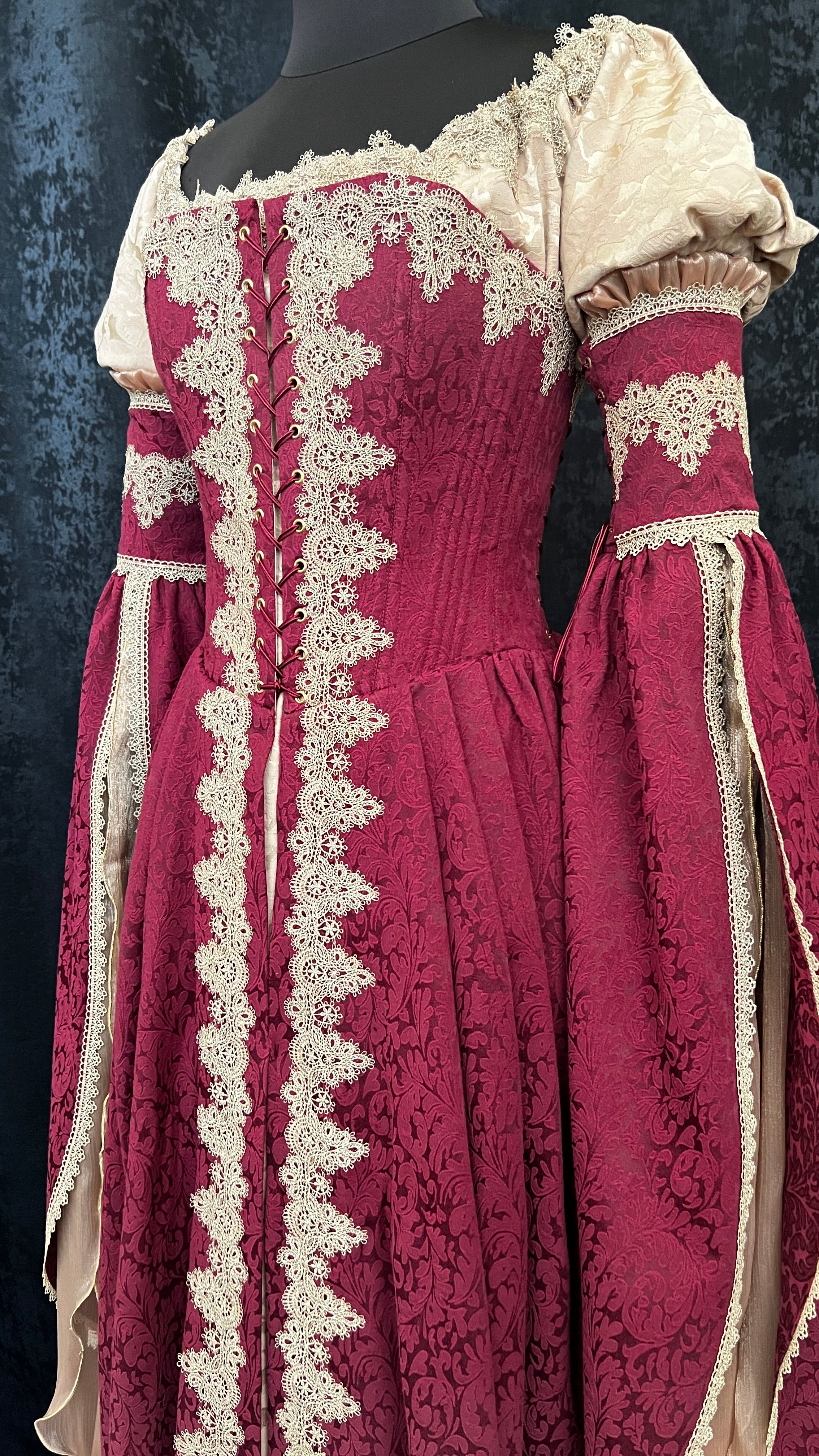 Renaissance courtesan dress | DressArtMystery Renaissance courtesan dress | DressArtMystery