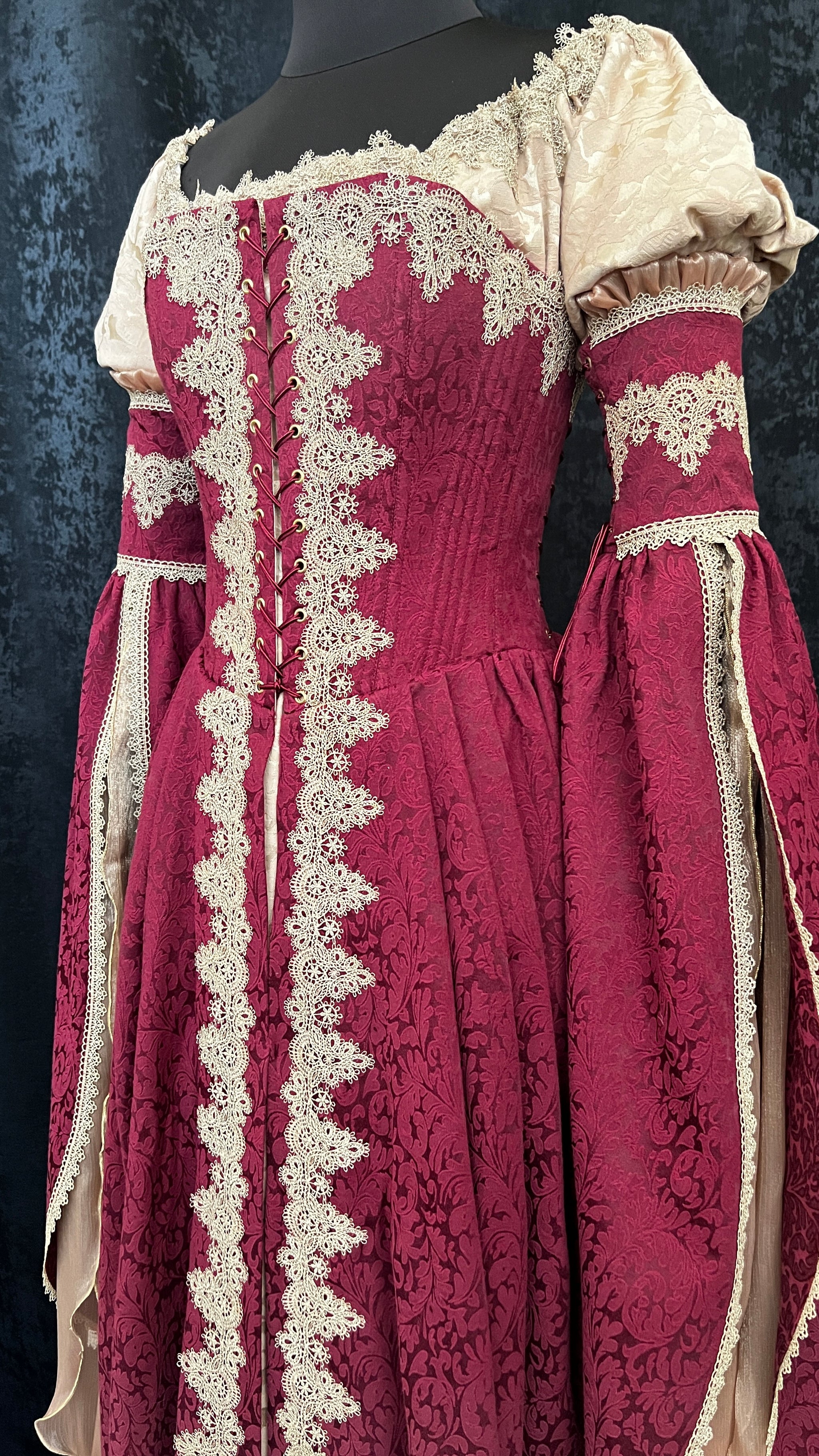 Renaissance courtesan dress | DressArtMystery Renaissance courtesan dress | DressArtMystery