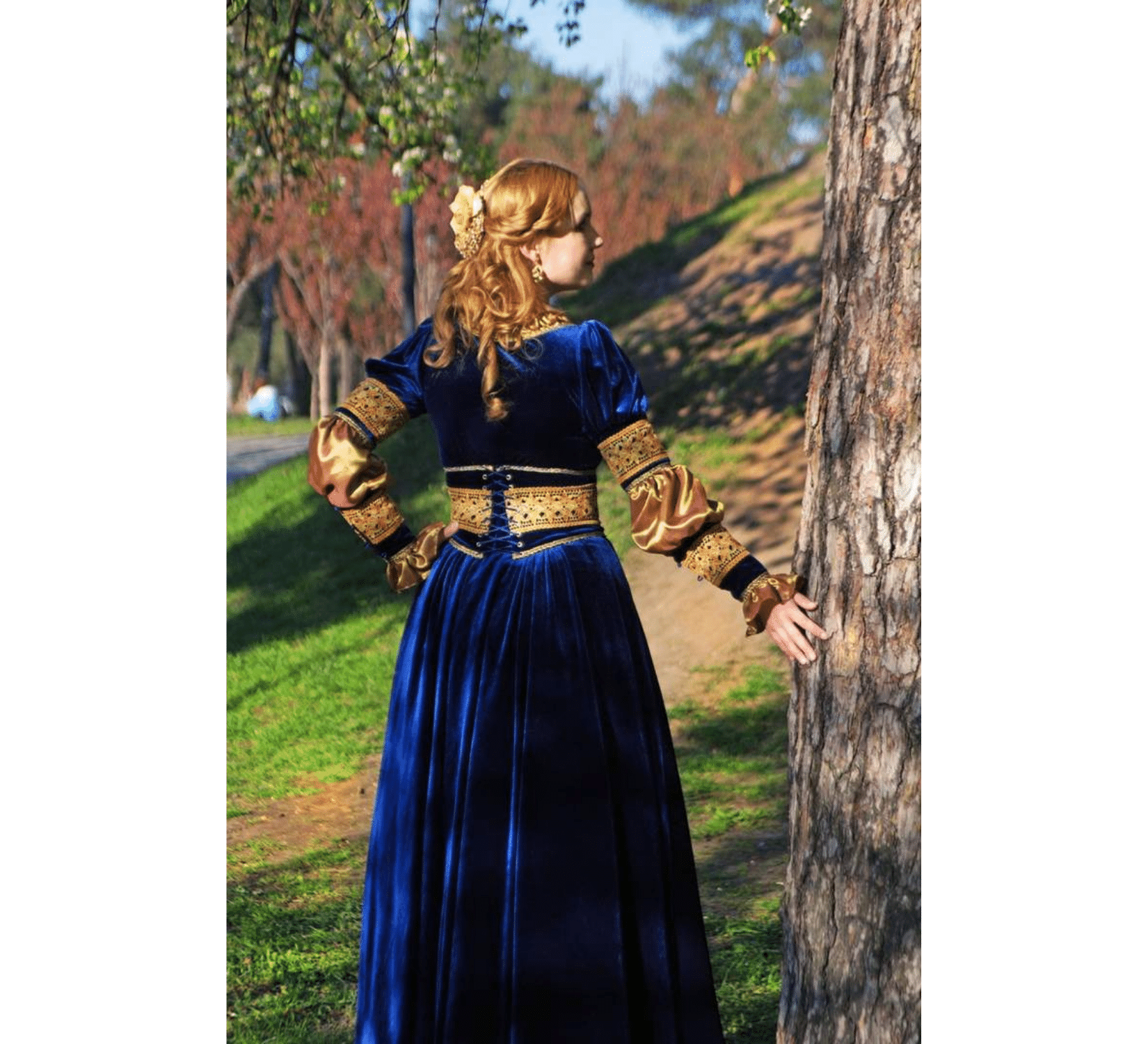 Blue velvet Renaissance dress, Italy medieval wedding gown – DressArtMystery Blue velvet Renaissance dress, Italy medieval wedding gown – DressArtMystery