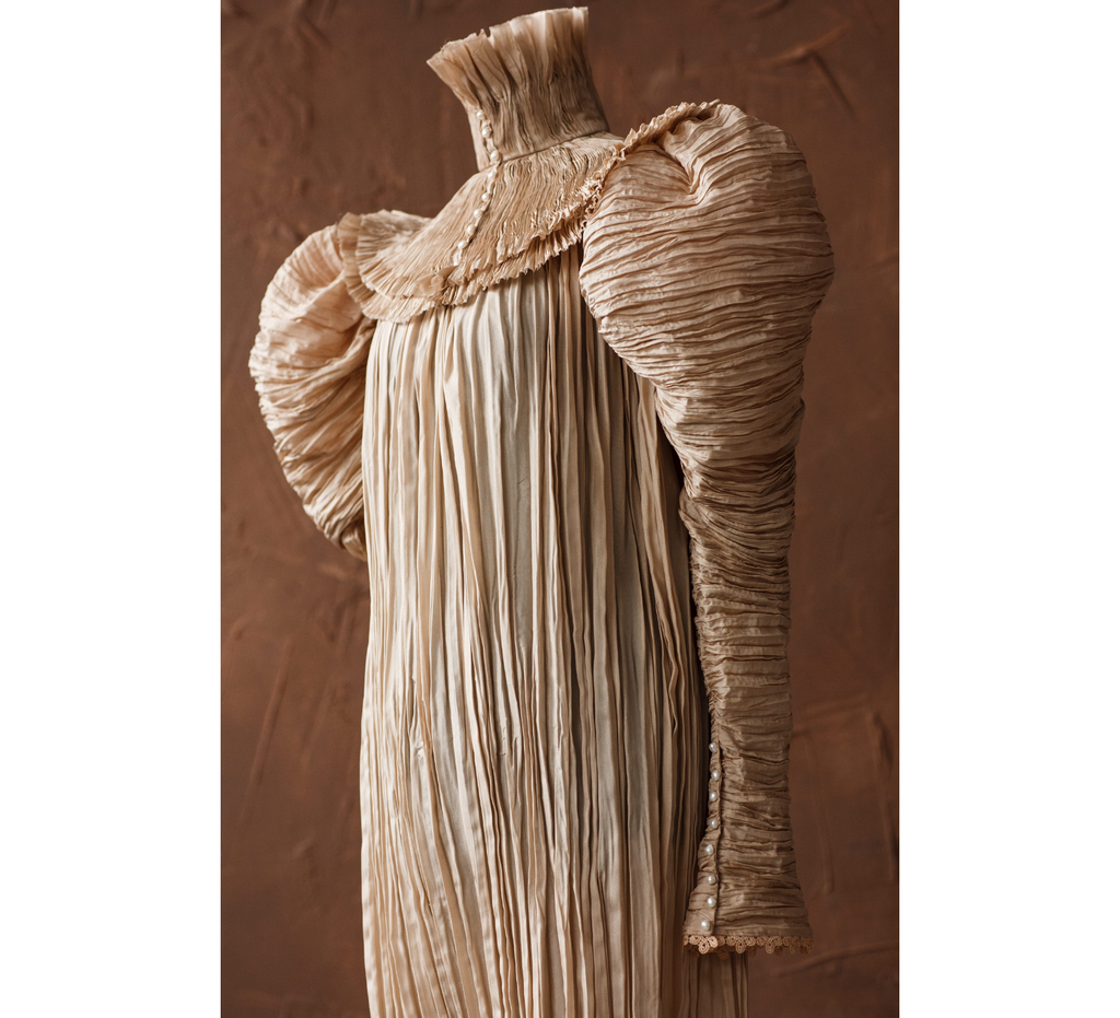 Edith Cushing Bath Robe Edwardian silk Edith Cushing Crimson Peak nightgown | DressArtMystery