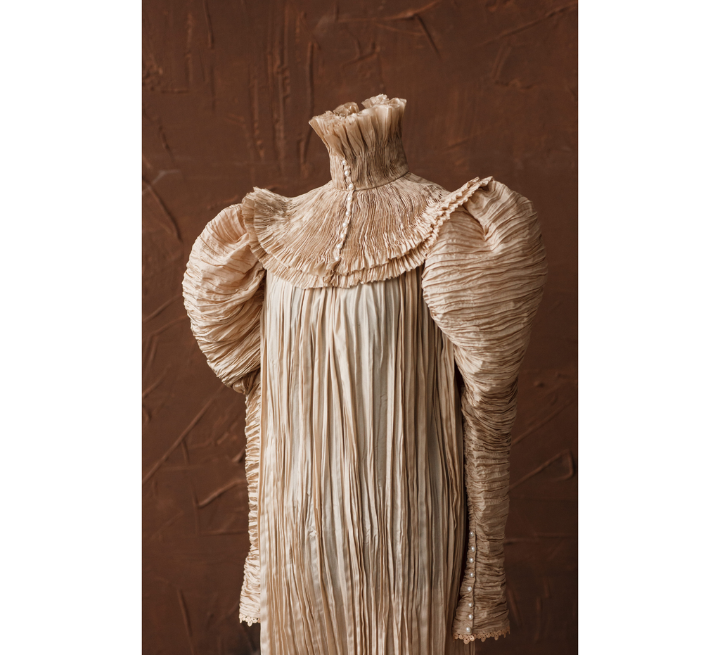 Edith Cushing Bath Robe Edwardian silk Edith Cushing Crimson Peak nightgown | DressArtMystery